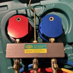 REFCO GYLCERIN FILLED REFRIGERATION GAUGE MANIFOLD SET WITH CARRY CASE W/ Hoses