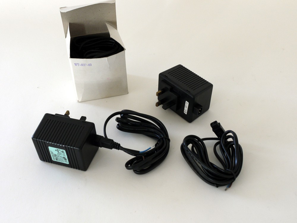 HONG KONG STYLE 12 VOLT ELECTRONIC TRANSFORMER PLUG SET 240V AC INPUT 12V OUTPUT