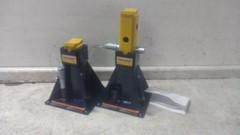 Hein-Werner HW93526F 2 Pk 25 Ton Load Capacity Pin Style Vehicle Support Stand