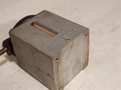 Bijur PJD-R central lubricating pump reservoir unit as shown in pictures