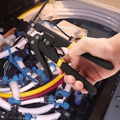 Professional Cable Tie Cutting and Tensioning Tool – Ideal for All Applications