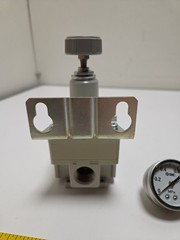 SMC IR3020-03BG Precision Air Regulator w/ Gauge & Bracket 0.01-0.8MPa