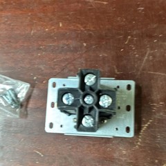 Leviton 1PKB1 NEMA 14-30R 30A 125/250V Flush Mount Power Outlet Black