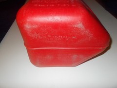 Blitz 2 gallons + 8 ozs. gas can has air vent