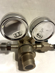 Airgas Y12-C245B580-AG High Purity Brass Two-Stage Gas Regulator-rare