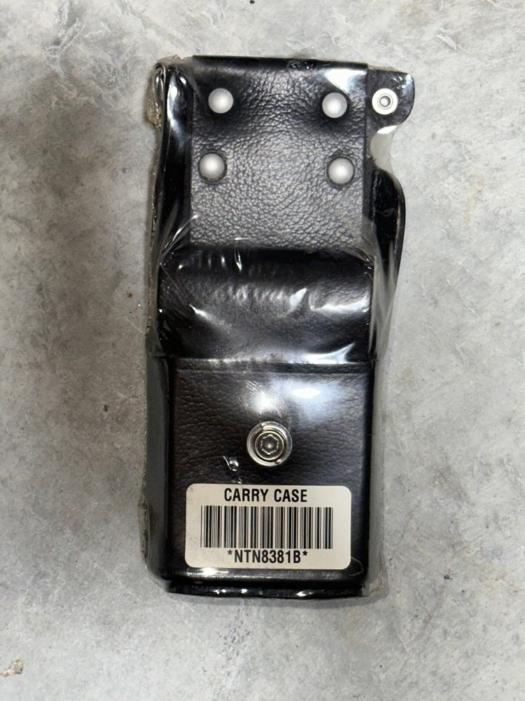 MOTOROLA NTN8381B Leather Radio Carry Case with Belt Loop **NEW