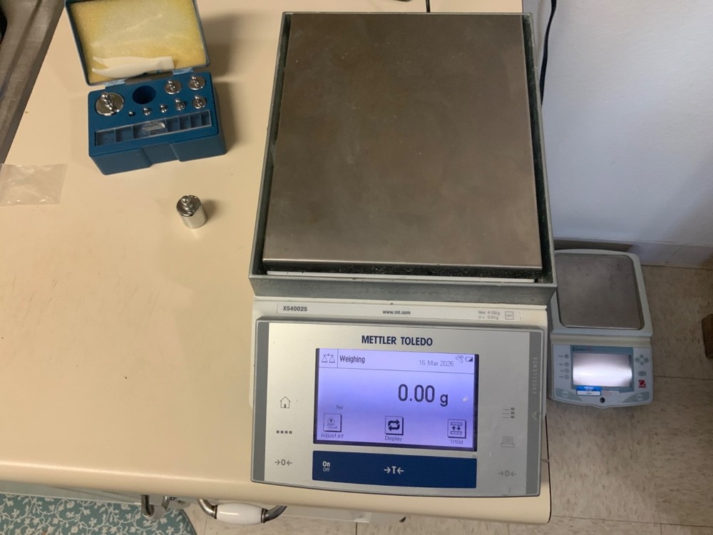 Mettler Toledo XS4002S Scale Balance