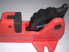 TWO FOOT VISE no PIPE WRENCH 1/2-2″ RIDGID 300 535 700 1822 122 Pipe Threader