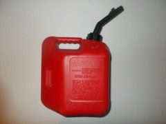 Blitz 2 gallons + 8 ozs. gas can has air vent in the spout