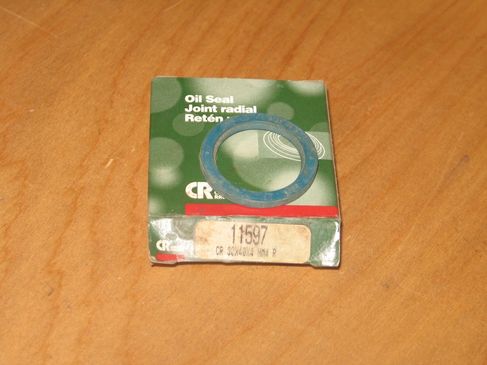 NIB SKF CR CHICAGO RAWHIDE 11597 NITRILE OIL SEAL 30 X 40 X 4 MM P5358
