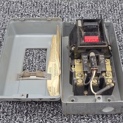 Square D / K70219-500-03 / M-1 Class 2510 Start Stop Manual Starter W/ Lamp