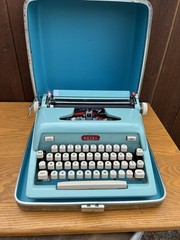 Vintage Royal Futura 600 Portable Manual Typewriter Aqua Blue W/ Carry Case