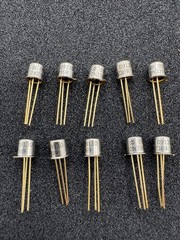 10 PCS 2N2369 National Semiconductor NPN Gold colored Transistor 40V 0.2A TO-18