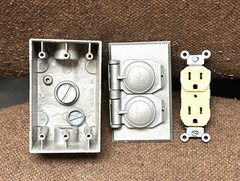 2.75 x 4.5 x 2 OUTDOOR Weatherproof Receptacle T BOX Aluminum & Cover T11 WR81C