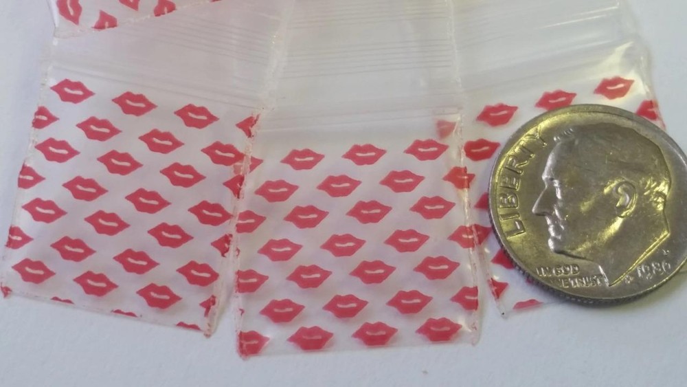 10,000 APPLE BRAND RED LIPS DESIGN BAGGIE 3434 2mil ZIP LOCK 10000 3/4″x3/4″ bag