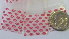 10,000 APPLE BRAND RED LIPS DESIGN BAGGIE 3434 2mil ZIP LOCK 10000 3/4″x3/4″ bag