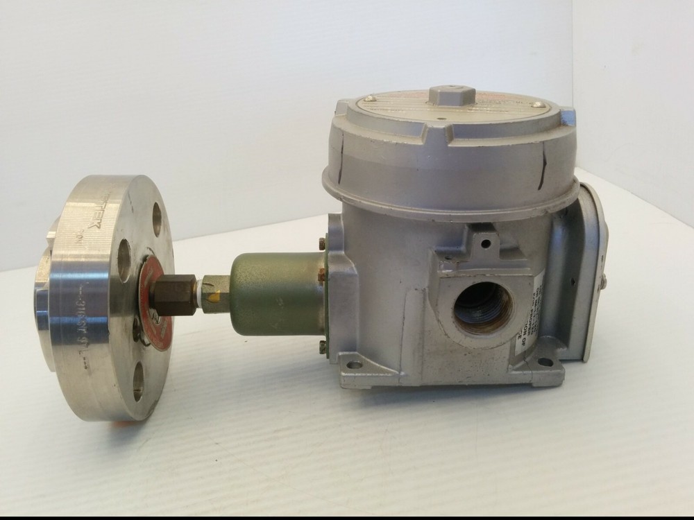 UNITED ELECTRIC CONTROLS MODEL 156 PRESSURE SWITCH W/AMETEK 316 ST.STL DIAPHRAGM
