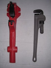 NEW FOOT VISE & PIPE WRENCH 1-1/4″-2″ RIDGID 300 535 700 1822 1224 Pipe Threader