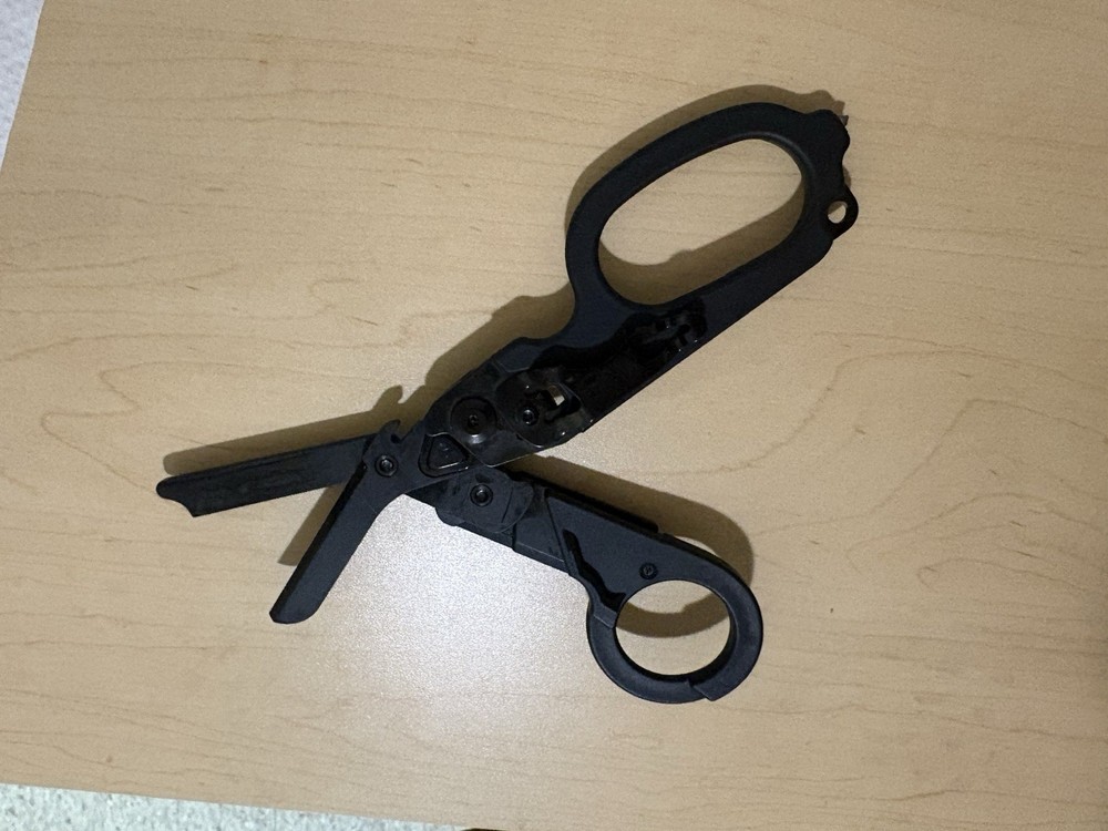 Trauma Shear Foldable Raptors all Black Used But In Great Condition