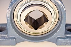 Premium HD 1″ Square Bore GW208PPB6 Disc Bearing 2-Bolt Pillow Block Flat Base