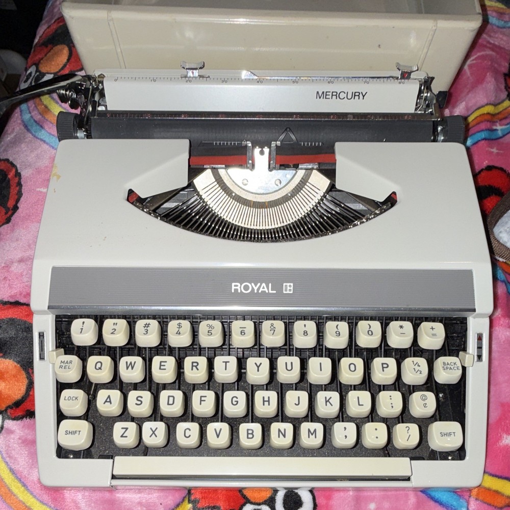 Royal Mercury Portable Typewriter w/ Carrying Case, MPN No. MC 1832067