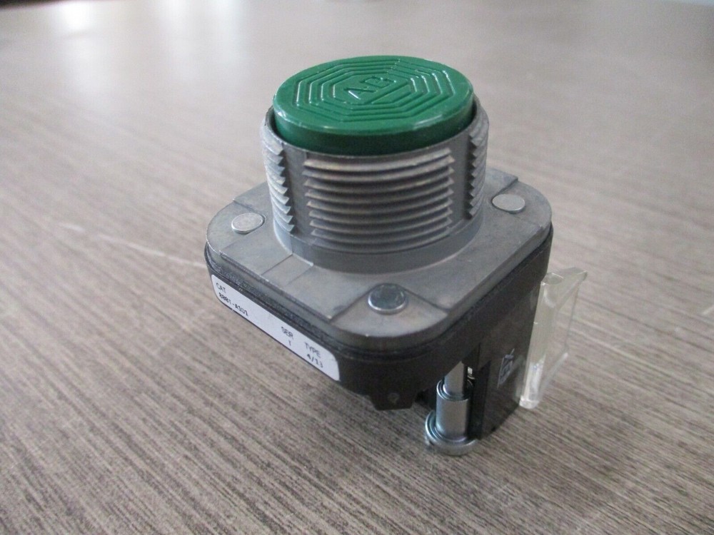 Allen-Bradley Push Button 800T-AIDI Ser. T Flush Head Green New Surplus