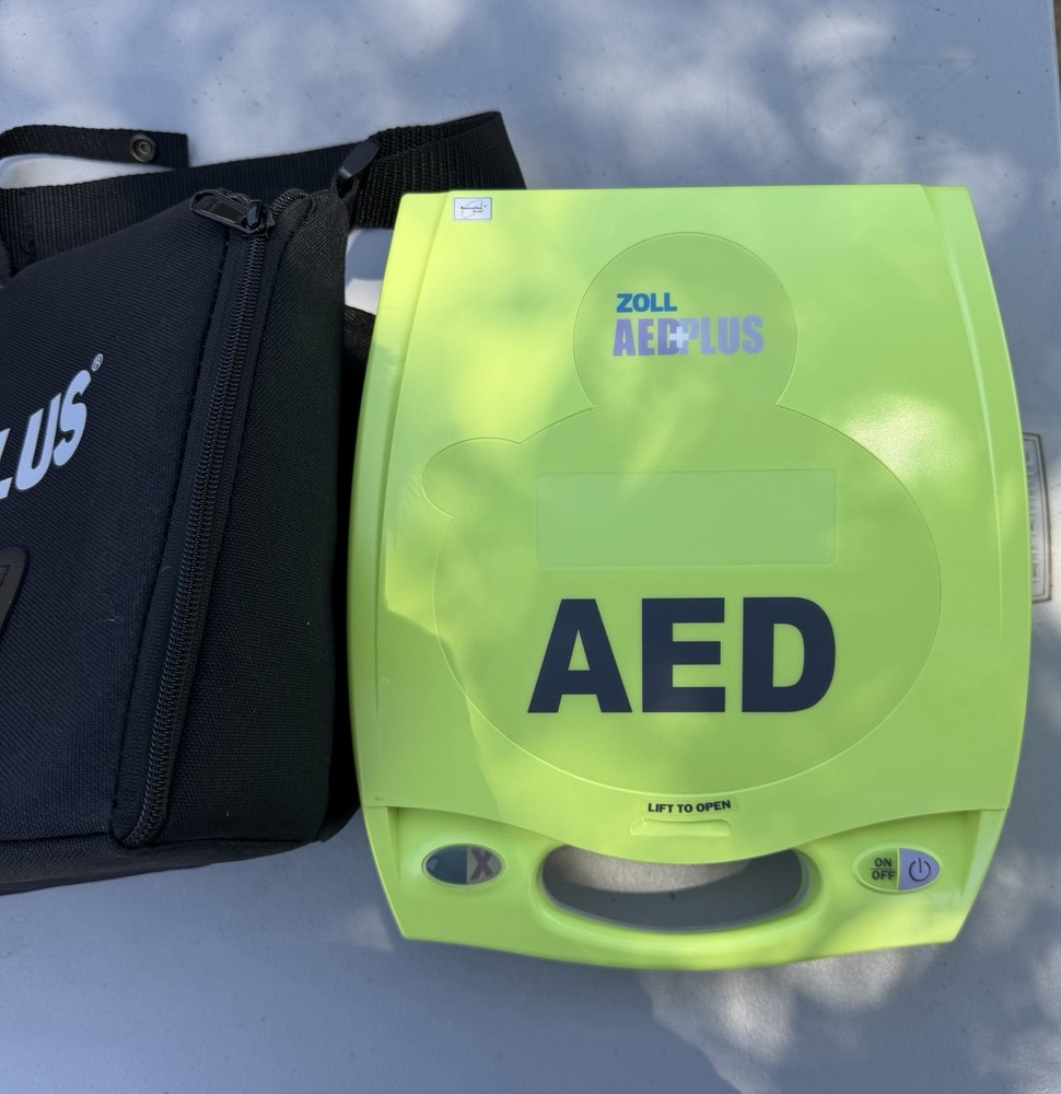 Zoll AED Plus with Pads Batteries and Carry Case