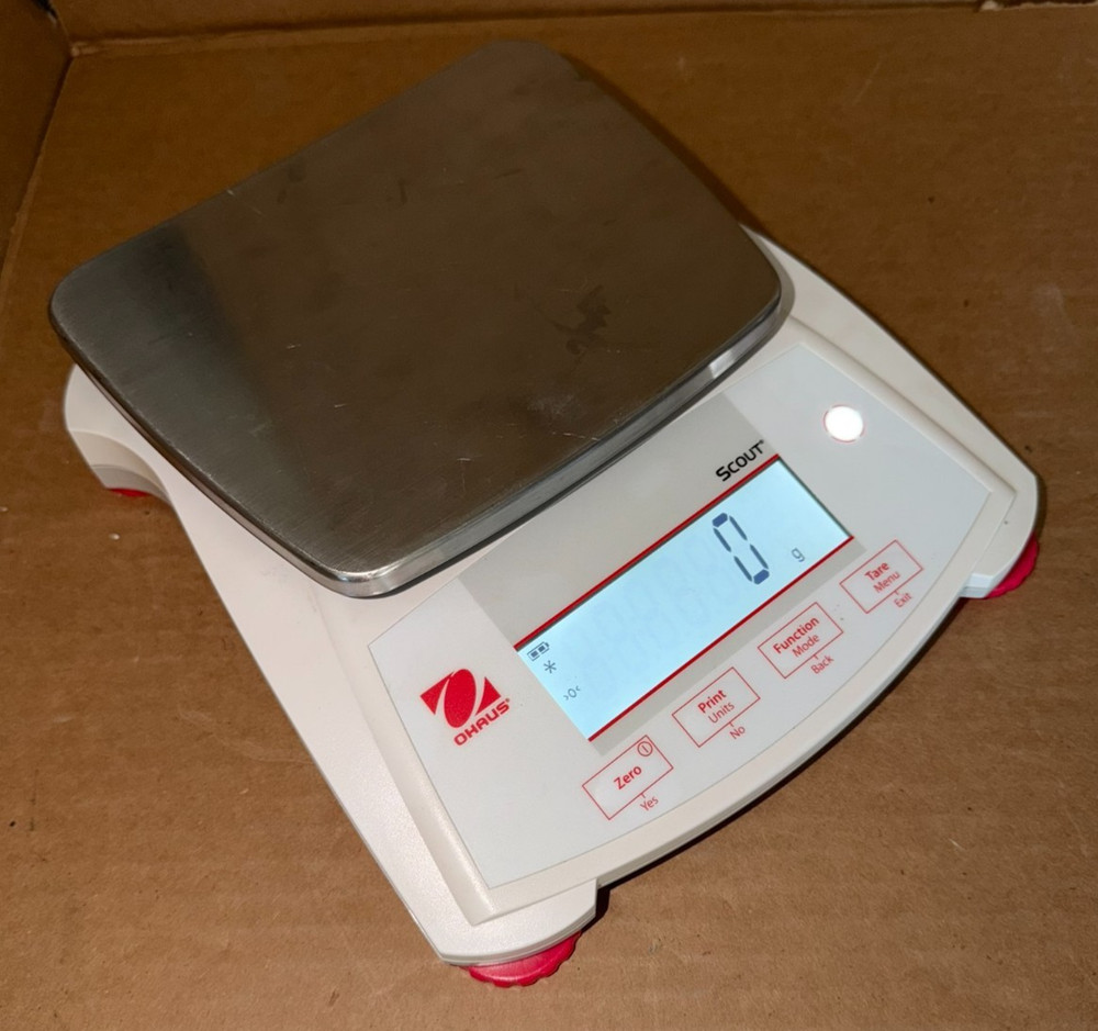 NEW OPEN BOX Ohaus Scout SPX8200 Portable Precision Balance 8200g x 1g