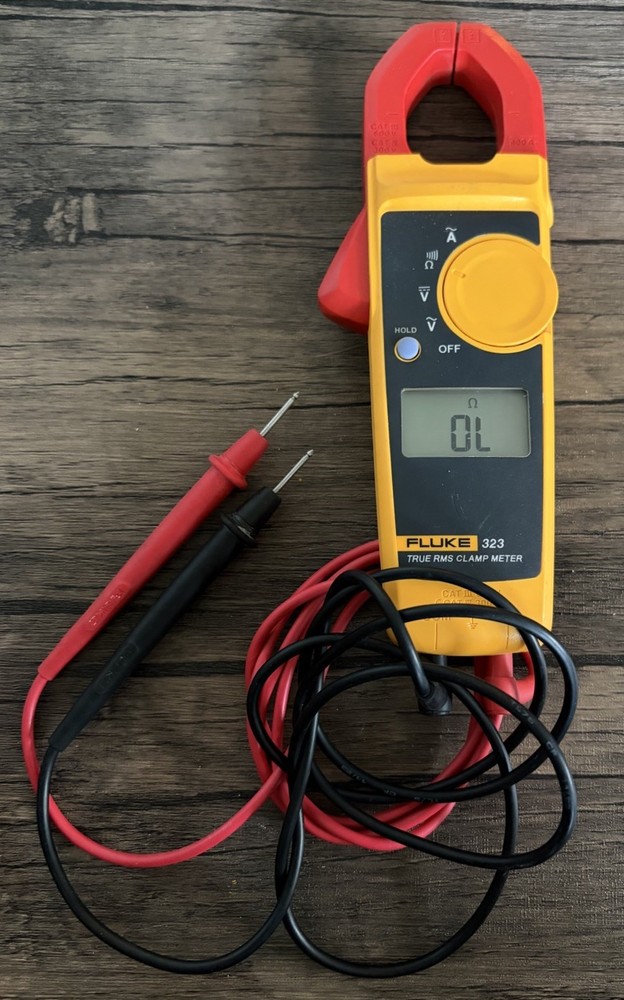 Fluke 323 true rms clamp multimeter with leads. Tested and working