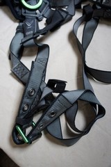 Msa Safety 10194889 V-Fit Full Body Harness Standard Quick-Connect Chest