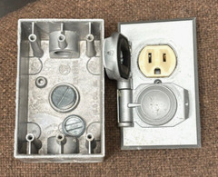 2.75 x 4.5 x 2 OUTDOOR Weatherproof Receptacle T BOX Aluminum & Cover T11 WR81C