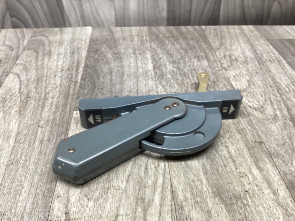 Allen Bradley On/Off Disconnect Handle Lever #09F238*CO