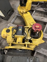 Fanuc R-2000iB/165F Robot R-J3iC Control Teach Pendant