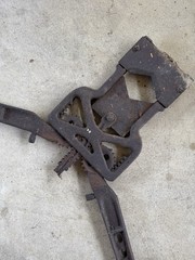 Antique Seymour 1, 107-2-1, Cattle Dehorner, 36″ long, Cast Iron, Working