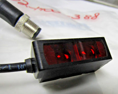 ✌️NEW ALLEN-BRADLEY 42JT-B2LAT2-F4 SER B PHOTOELECTRIC SENSOR 10-30VDC