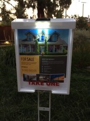 BROCHURE BOXES WITH SOLAR LID **white* 1 PIECE (stake not included)