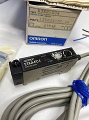 OMRON E3XR-CC4 Photoelectric Fiber Optic Sensor (Amplifier) 12 to 24VDC 2m cable