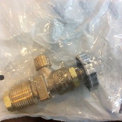 RE9101P5 propane tank on off valve – forklift fuel valve