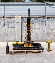 Hydraulic Breaker + Pile Driver Head for Bobcat Skid Steer – Dual Function Tool