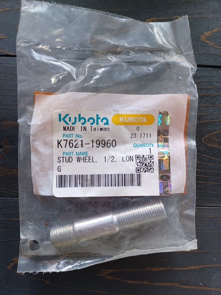 Kubota K7621-19960 STUD (WHEEL,1/2,LONG). New in package.