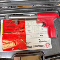 JAMERCO JTB-100 POWDER ACCUATED GUN + EAR PROTECT AND ATTACHMENTS