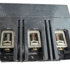 GE THED136015WLB 3 Pole 15 Amp Circuit Breaker 600VAC 3P 15A — RUST READ