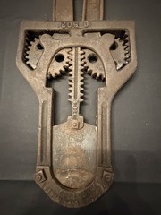 Antique Cast Iron Cattle Dehorner Clip Tool Veterinary Livestock Farm 37”