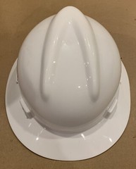MSA V-Gard Slotted Full-Brim Hat with Suspension – Medium-White