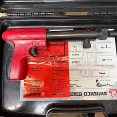 JAMERCO JTB-100 POWDER ACCUATED GUN + EAR PROTECT AND ATTACHMENTS