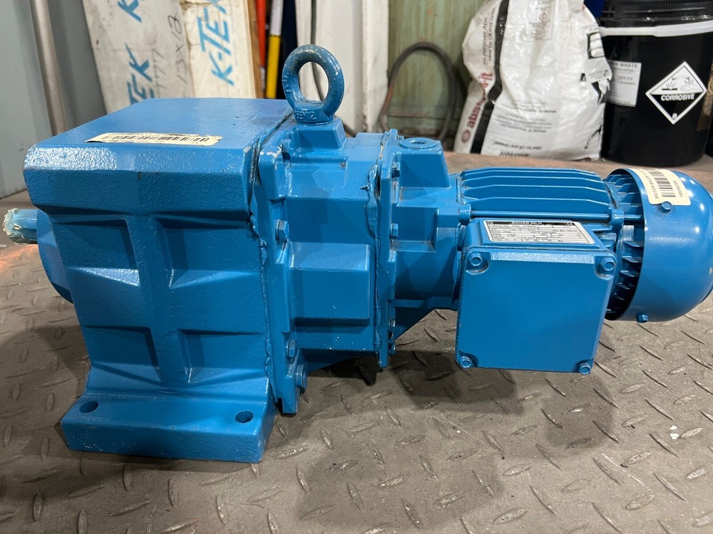 👀 NEW BAUER MLD 0.5 HP GEARMOTOR 0.37 kW 1620 RPM 230/460V BG40Z-11/D07LA4/AM