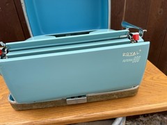 Vintage Royal Futura 600 Portable Manual Typewriter Aqua Blue W/ Carry Case