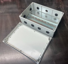 Hammond 1554V Enclosure 9-1/2″x6-1/4″x3-1/2″,Used,10 holes w/backplate