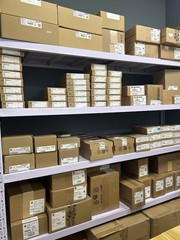 New Genuine New In Box AB 1756-L84ES Guardlogix Controller 1756L84ES