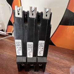 Square D EDB34090 90A 3-Pole Circuit Breaker 240/480Y/277V HACR Type